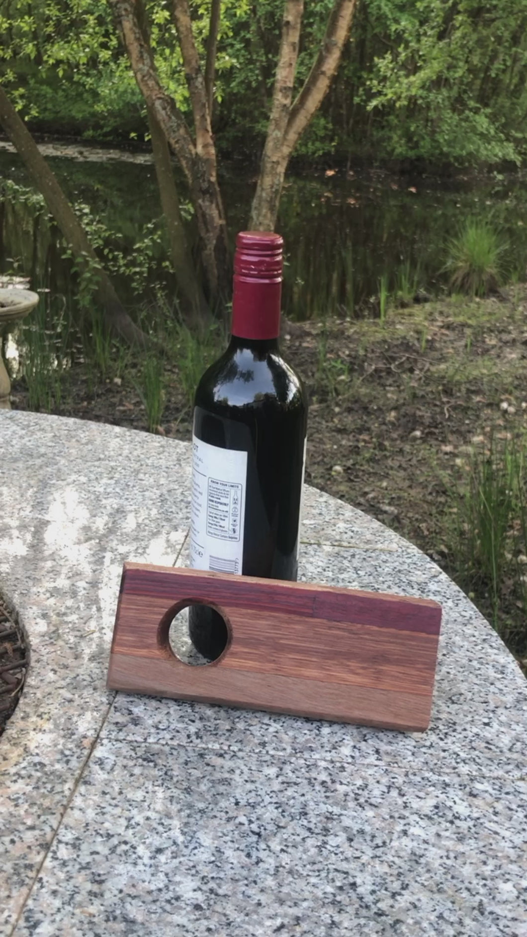 Balancing bottle holder, gravity illusion floating wine bottle stand. Novelty gift for Father’s Day