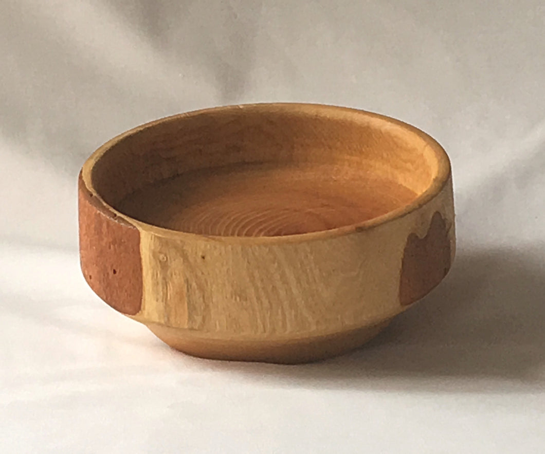 Small wooden fruit bowl.